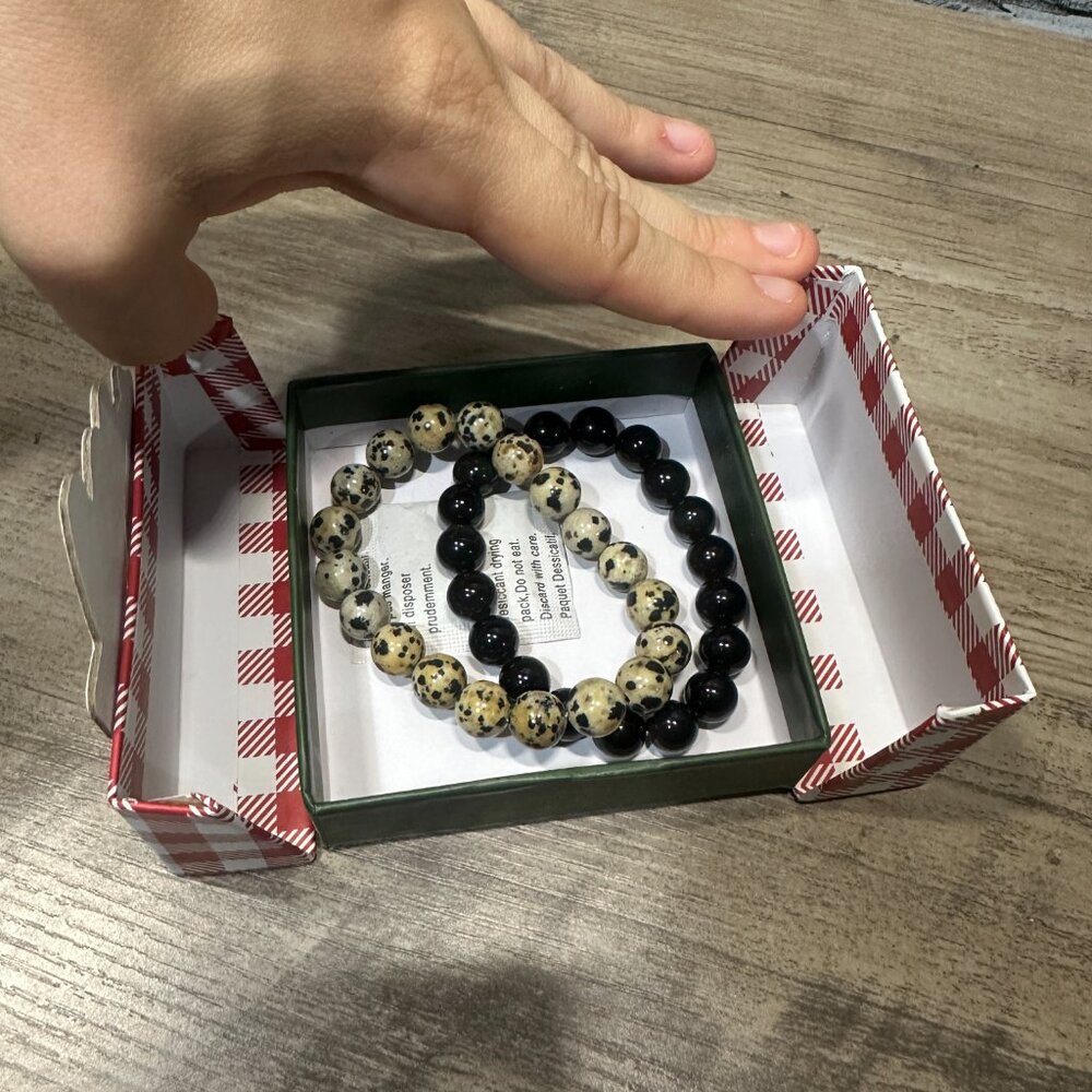 EUC Beaded Bracelet Set Black & Tan with Gift Box - Picture 8 of 11